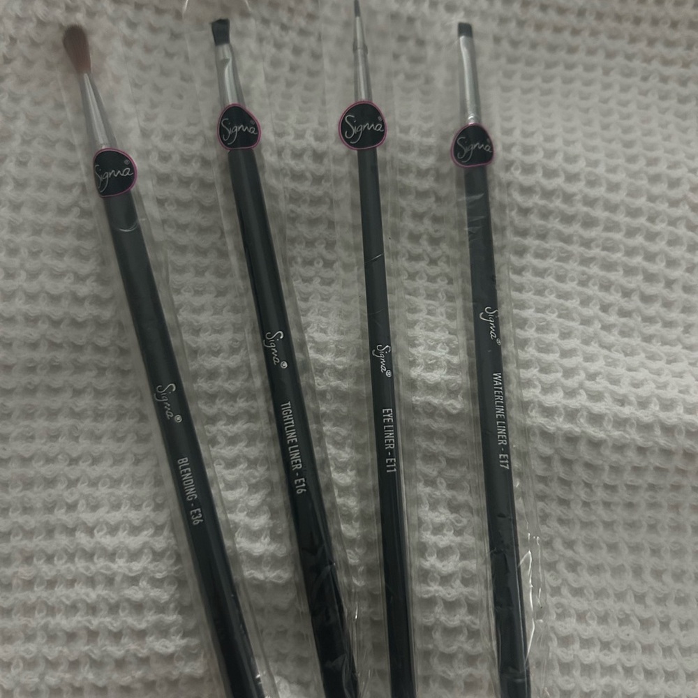 BNIB Sigma Performance Makeup Brush Set - Black: e11, e16, e17, e36